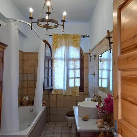 Tatil Evi Ioanneta - Close To See, Private Parking, Pet-friendly Achladi